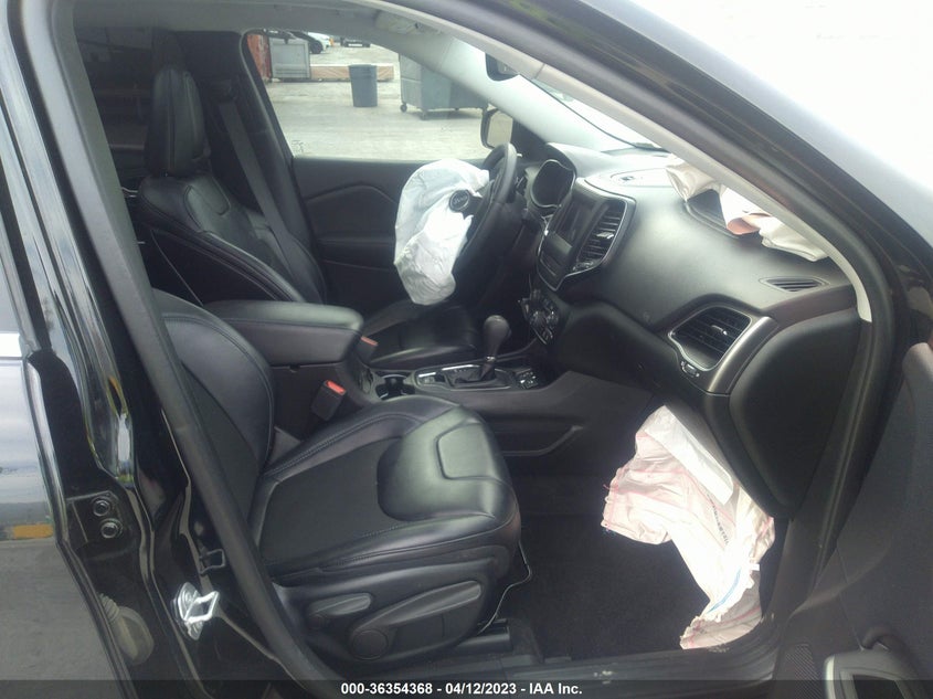 VIN 1C4PJLLB9KD134608 2019 JEEP CHEROKEE LATITUDE PLUS