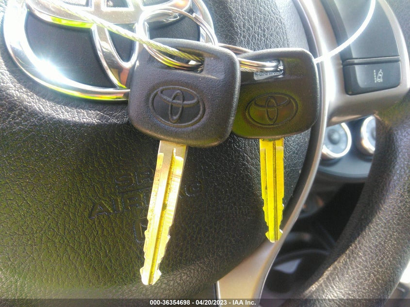 VIN VNKKTUD33HA085814 2017 TOYOTA YARIS L/SE/LE