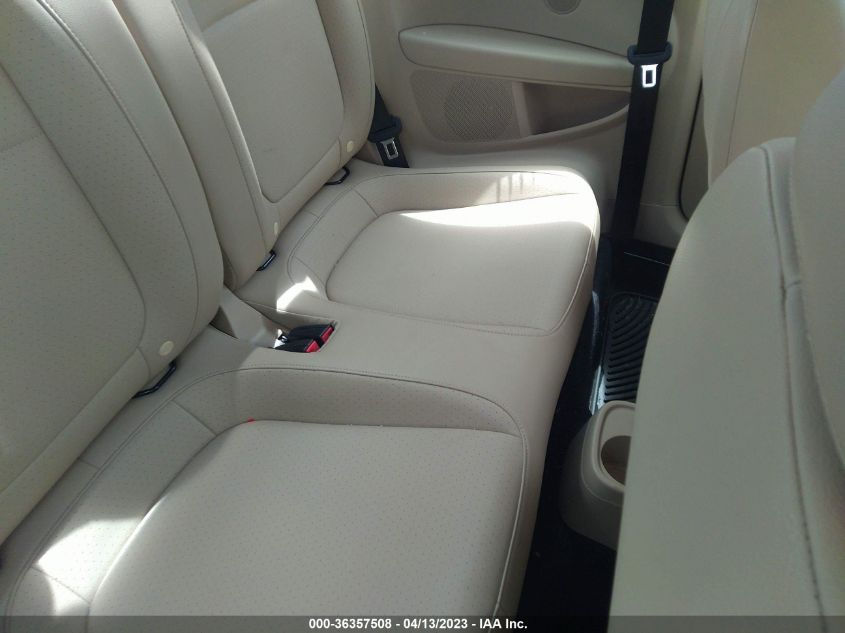 2018 VOLKSWAGEN BEETLE SE - 3VWJD7AT2JM708983