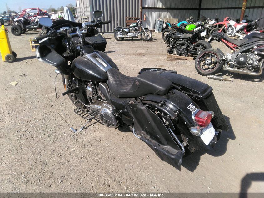 2011 HARLEY-DAVIDSON FLTRU - 1HD1KGM36BB652784