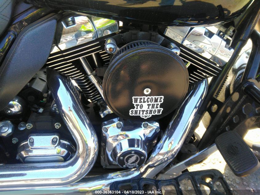 2011 HARLEY-DAVIDSON FLTRU - 1HD1KGM36BB652784