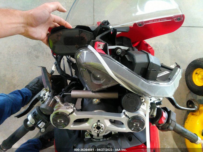 2022 DUCATI PANIGALE V2 ZDMHAATW7NB009333
