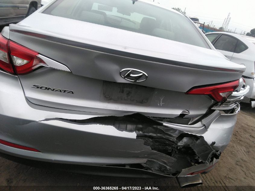 2015 HYUNDAI SONATA 2.4L SE - 5NPE24AF5FH222538