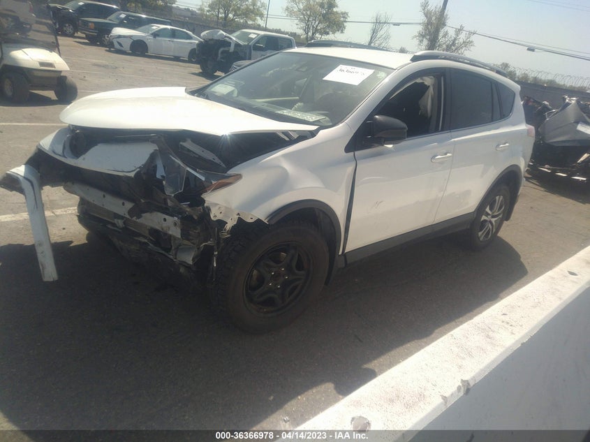 VIN JTMBFREV8JJ202032 2018 TOYOTA RAV4 LE