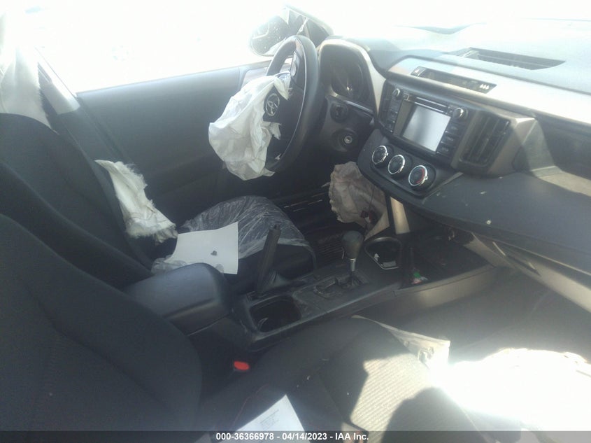 VIN JTMBFREV8JJ202032 2018 TOYOTA RAV4 LE