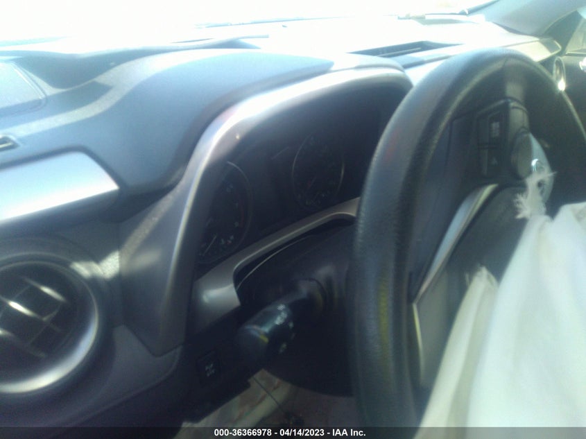 VIN JTMBFREV8JJ202032 2018 TOYOTA RAV4 LE