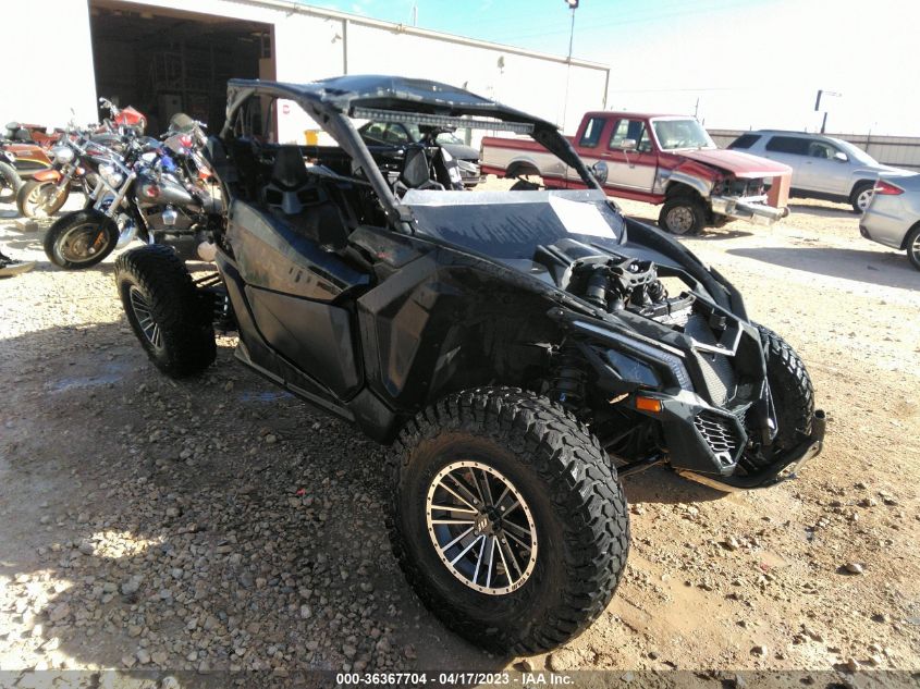 2017 CAN-AM MAVERICK X3 X DS TURBO R - 3JBVDAW45HK000139