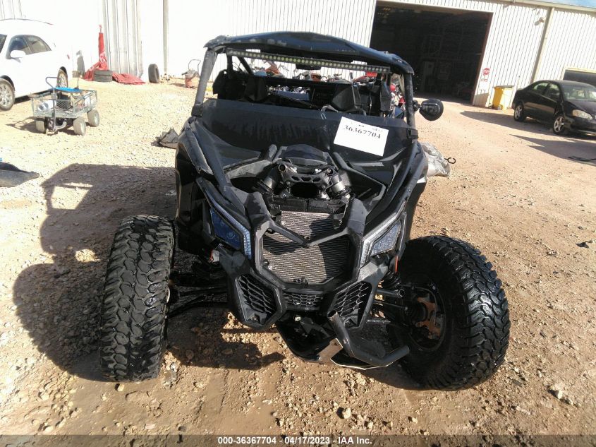 2017 CAN-AM MAVERICK X3 X DS TURBO R - 3JBVDAW45HK000139