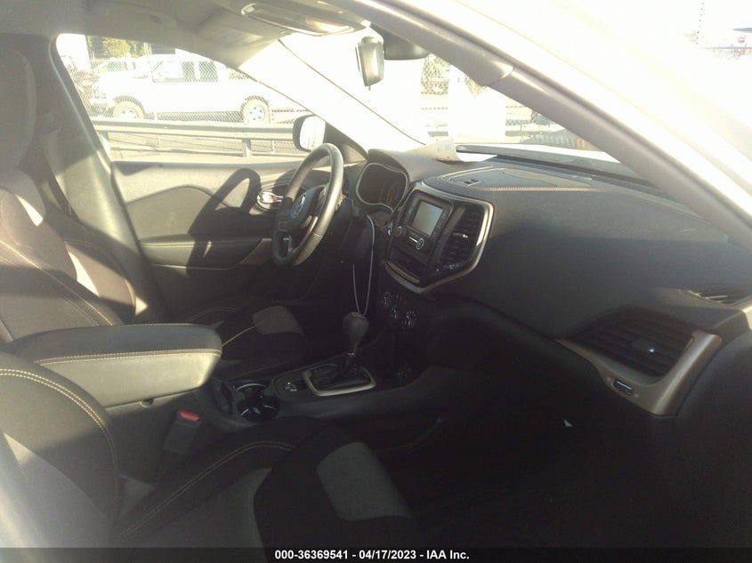 VIN 1C4PJLAB3HW586120 2017 JEEP CHEROKEE SPORT
