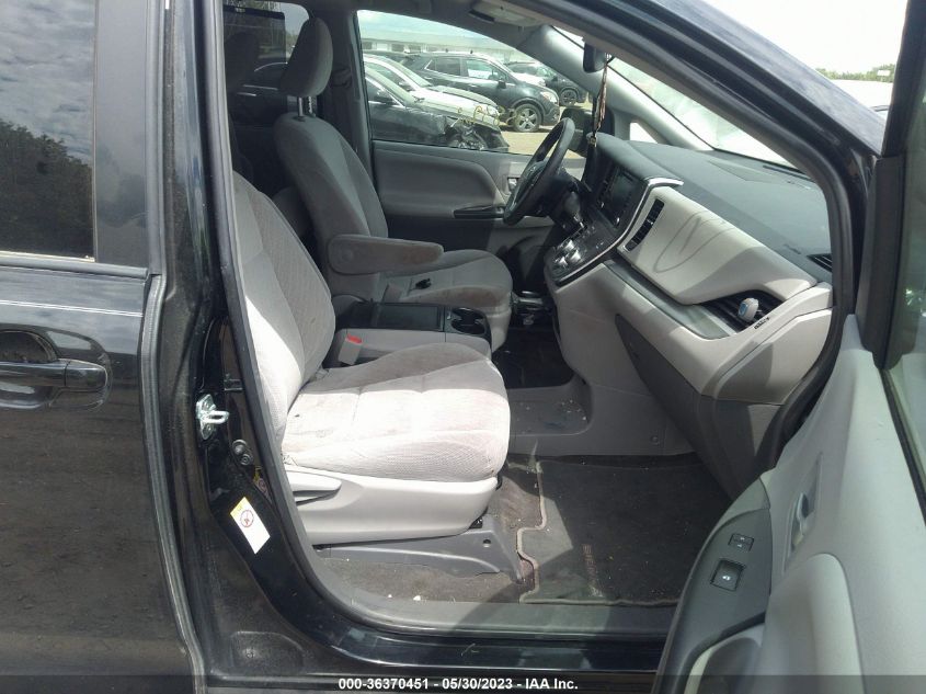 2019 TOYOTA SIENNA LE - 5TDKZ3DC8KS969811