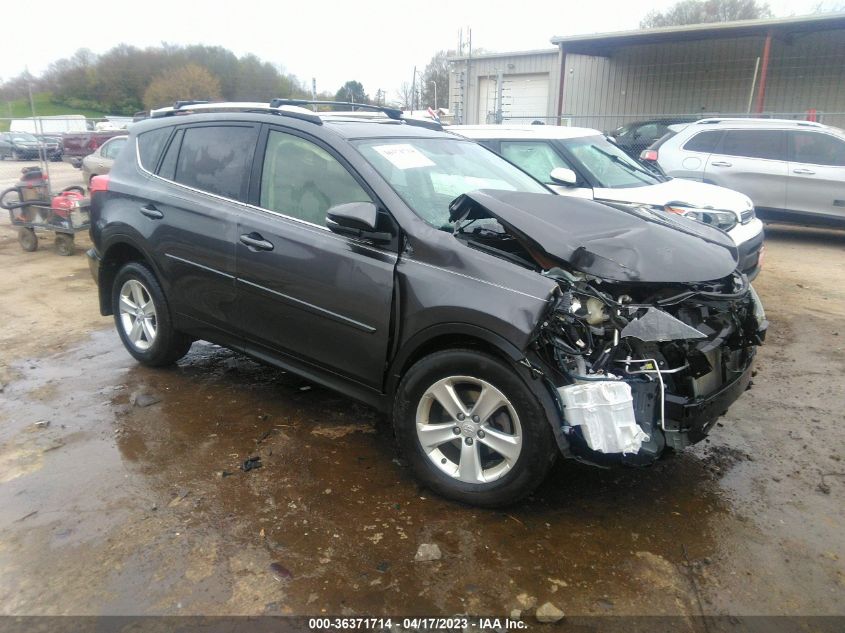 2014 TOYOTA RAV4 XLE - JTMRFREV8EJ002885
