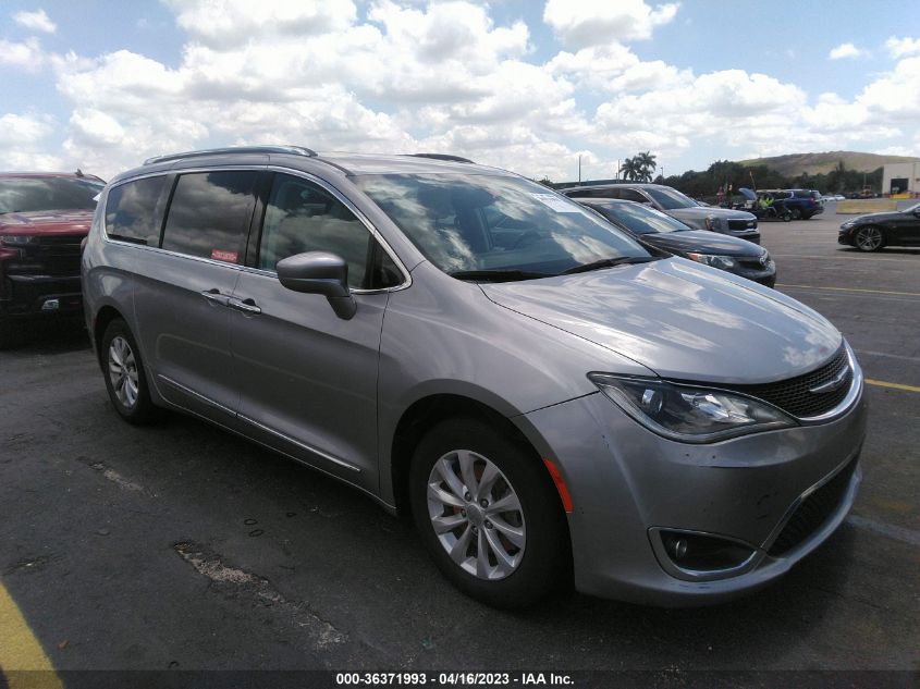 2C4RC1BG8JR141727 2018 CHRYSLER PACIFICA, photo no. 1