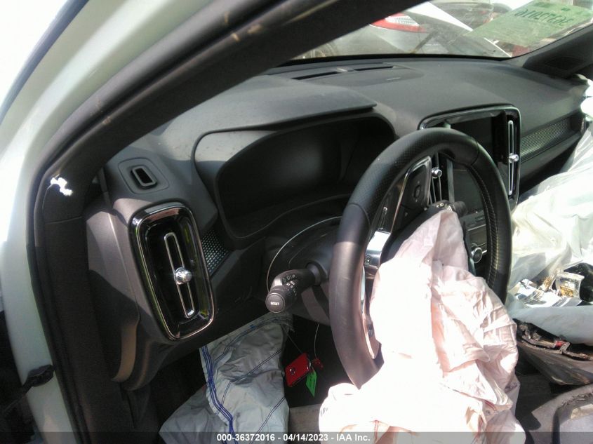 2019 VOLVO XC40 R-DESIGN YV4162UM2K2077534