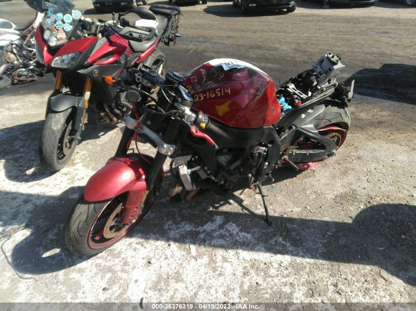 2007 SUZUKI GSX-R750 - JS1GR7KA572110375