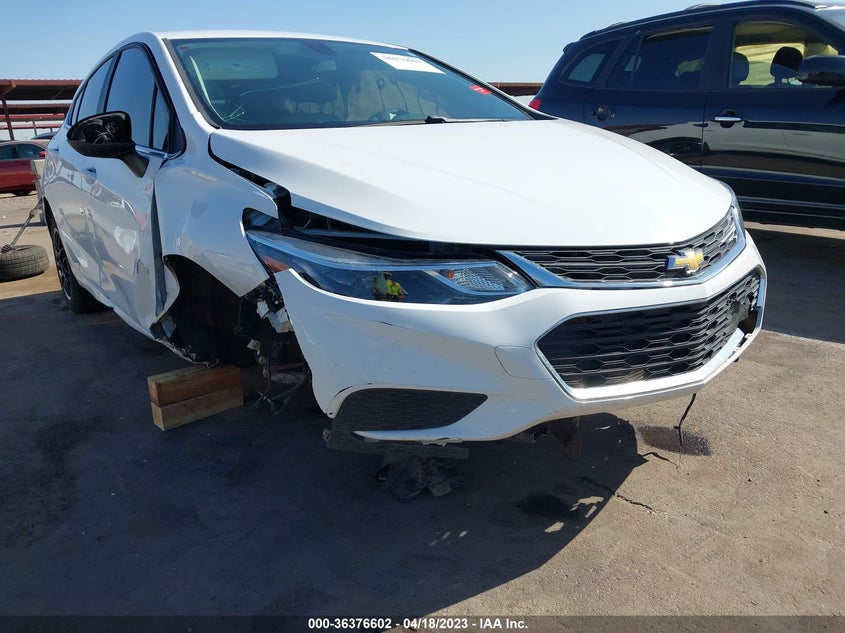 VIN 3G1BE6SM7JS644594 2018 CHEVROLET CRUZE LT