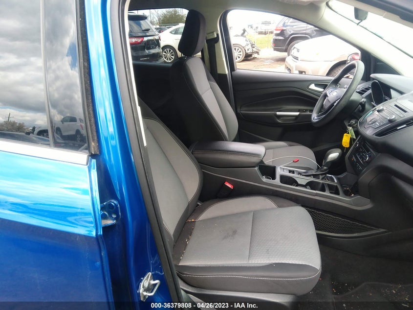 VIN 1FMCU9GD7JUB45413 2018 FORD ESCAPE SE