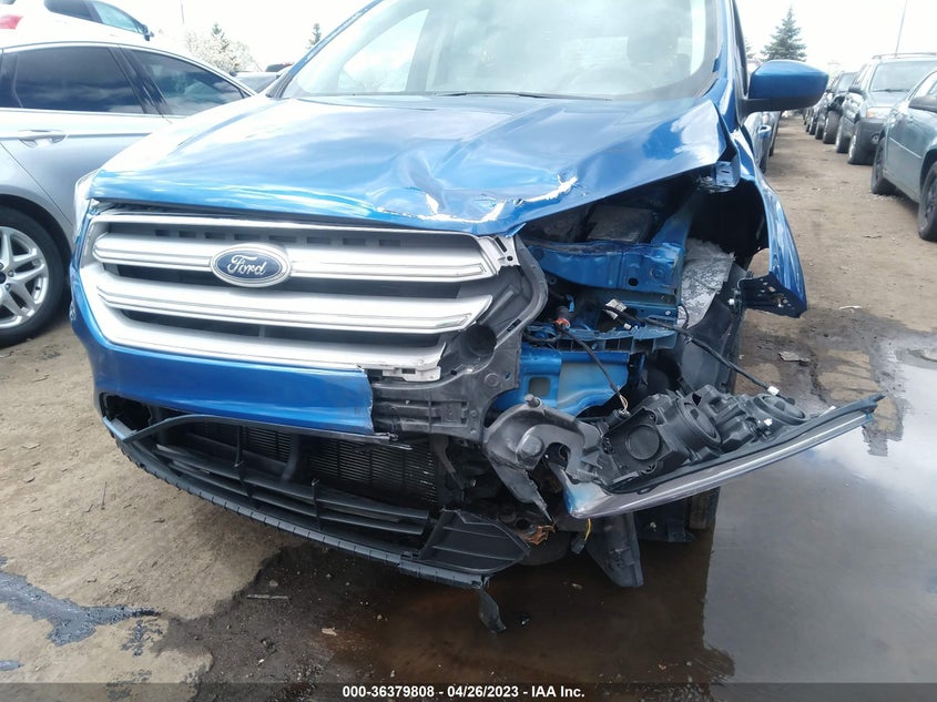 VIN 1FMCU9GD7JUB45413 2018 FORD ESCAPE SE