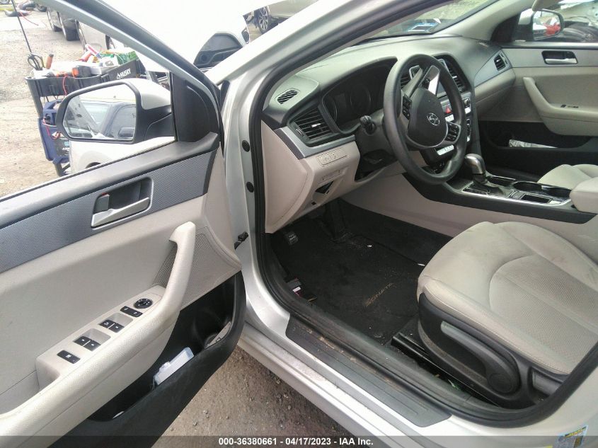 VIN 5NPE24AF1KH753004 2019 HYUNDAI SONATA SE