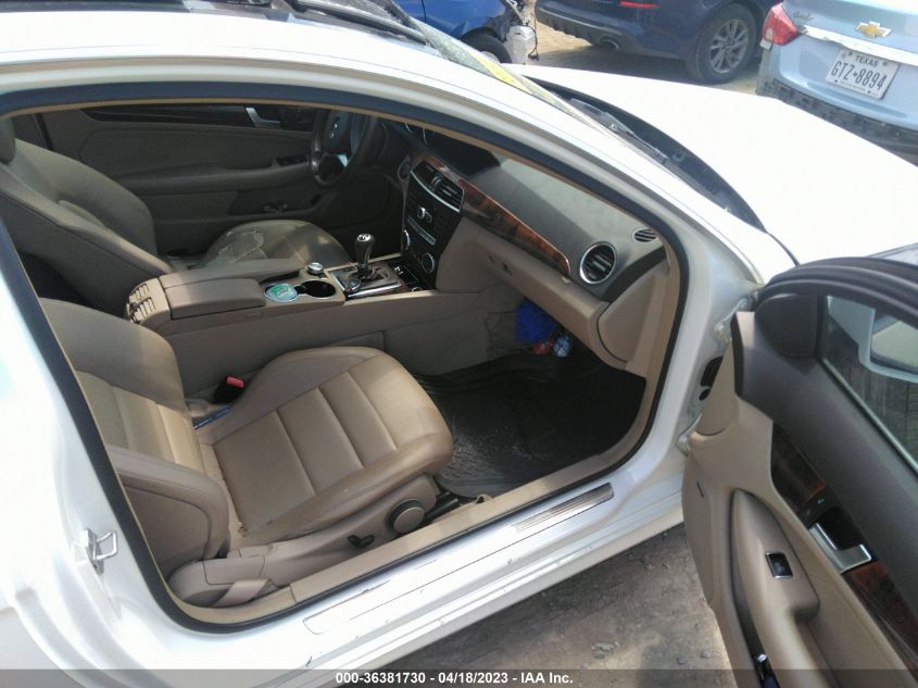 2013 MERCEDES-BENZ C 250 - WDDGJ4HB8DG075539