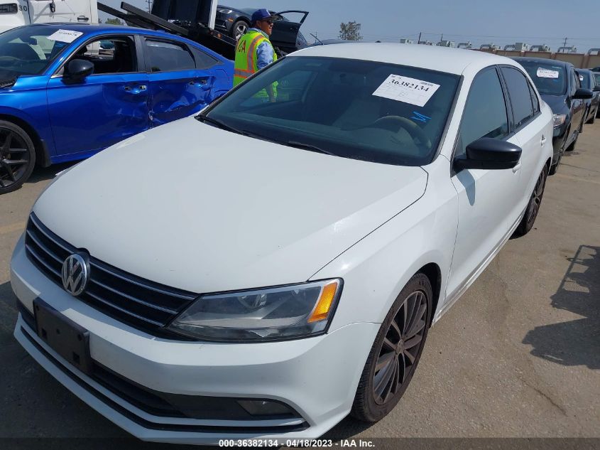 2016 VOLKSWAGEN JETTA SEDAN 1.8T SPORT - 3VWD17AJ2GM277154