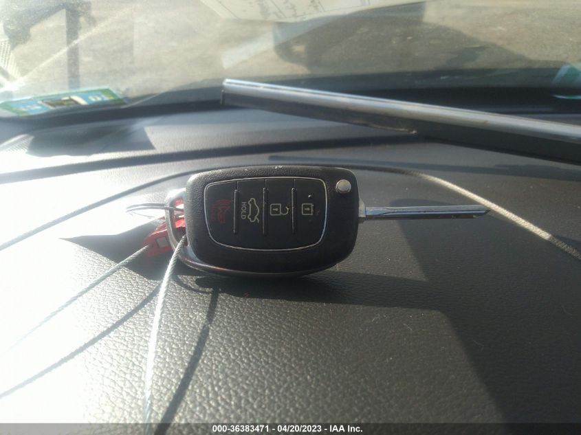 2015 HYUNDAI SONATA 2.4L SE - 5NPE24AF5FH138011