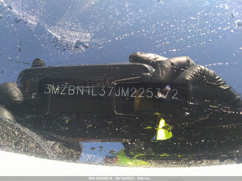 VIN 3MZBN1L37JM225372 2018 MAZDA MAZDA3 5-DOOR