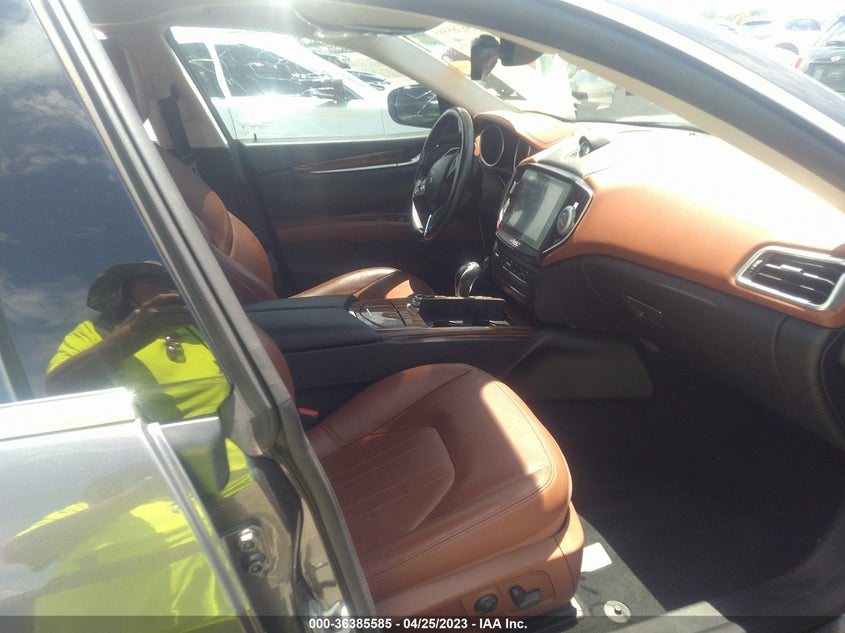 VIN ZAM57XSA8H1230063 2017 MASERATI GHIBLI