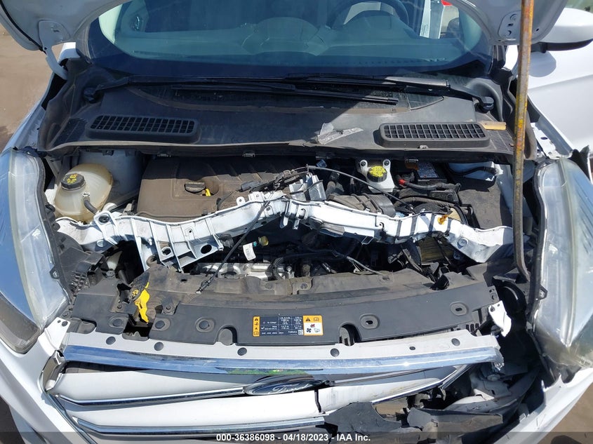 VIN 1FMCU9GD8JUB15286 2018 FORD ESCAPE SE