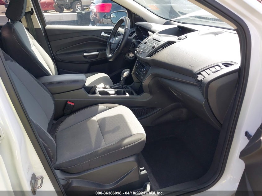 VIN 1FMCU9GD8JUB15286 2018 FORD ESCAPE SE