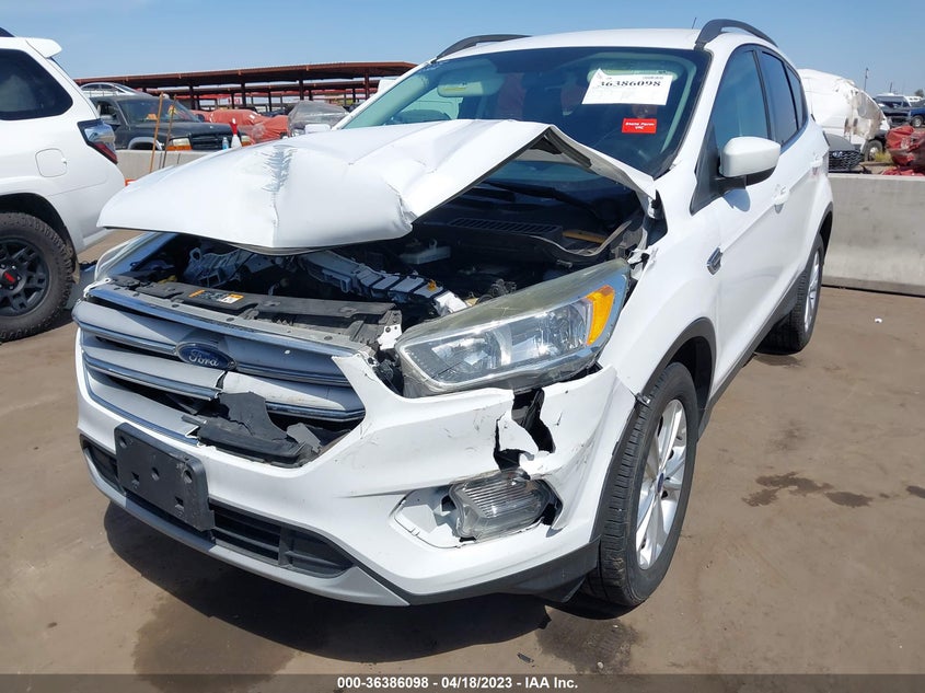 VIN 1FMCU9GD8JUB15286 2018 FORD ESCAPE SE