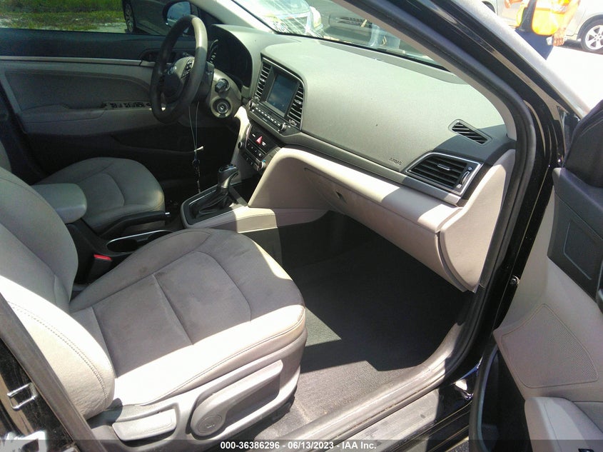VIN 5NPD84LF0JH304841 2018 HYUNDAI ELANTRA SEL