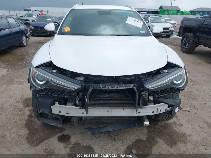 VIN ZASFAKANXJ7B98292 2018 ALFA ROMEO STELVIO