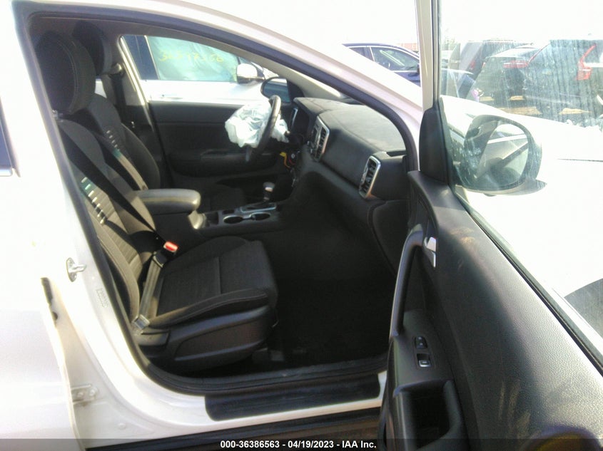 VIN KNDPM3AC9J7468606 2018 KIA SPORTAGE LX