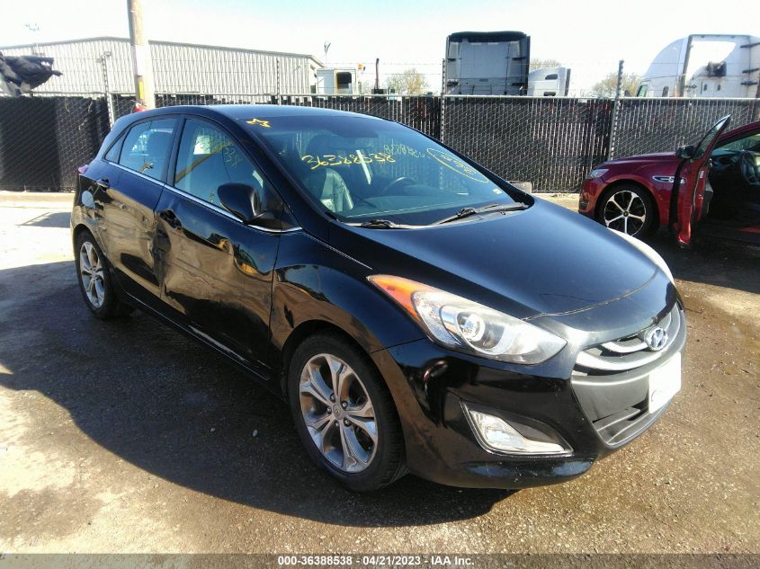 2013 HYUNDAI ELANTRA GT W/BLUE INT - KMHD35LE6DU048576