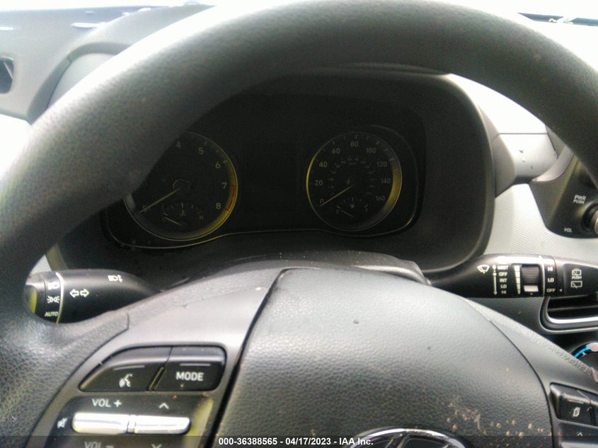VIN KM8K12AA7LU523100 2020 HYUNDAI KONA SE