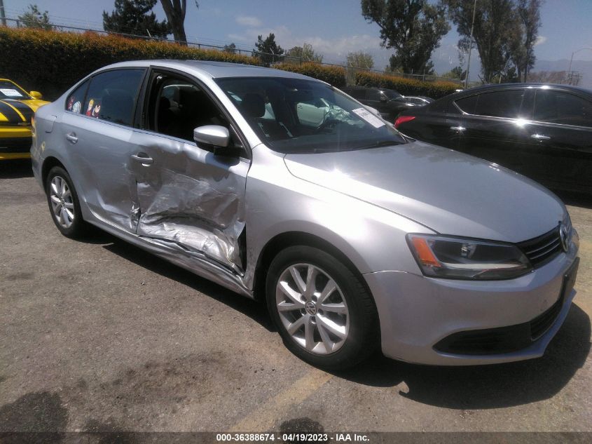 2013 VOLKSWAGEN JETTA SEDAN SE W/CONVENIENCE/SUNROOF - 3VWDP7AJ3DM417576