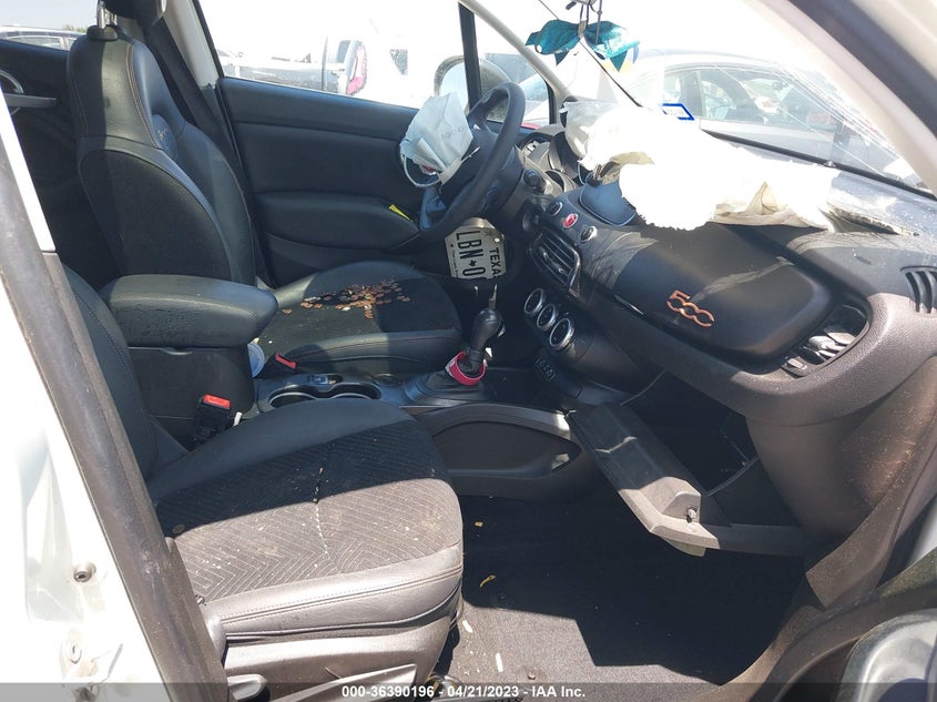 VIN ZFBCFXCB5JP648284 2018 FIAT 500X URBANA EDITION
