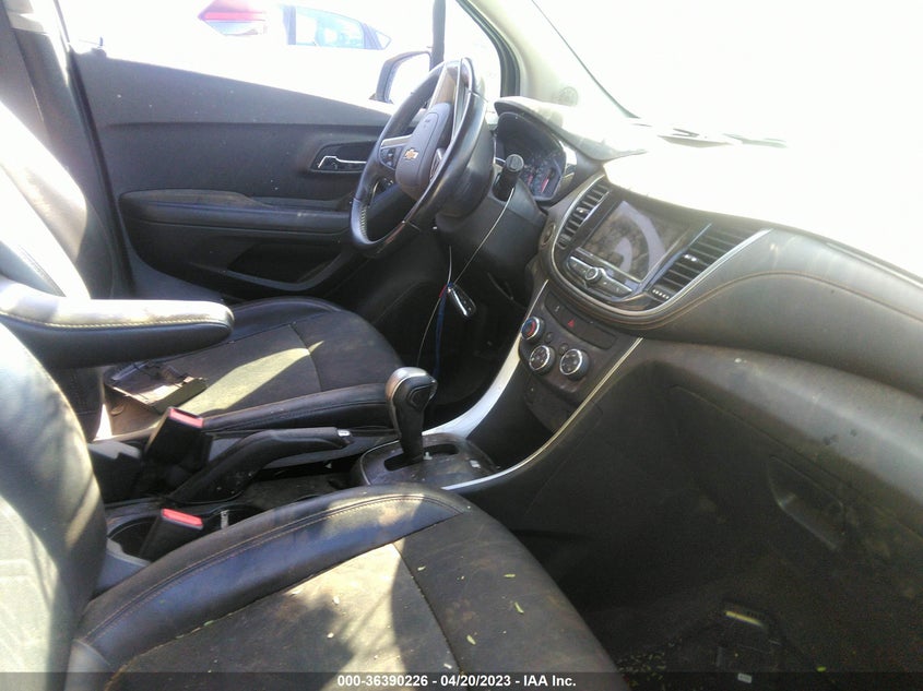 VIN KL7CJPSB1JB570819 2018 CHEVROLET TRAX LT