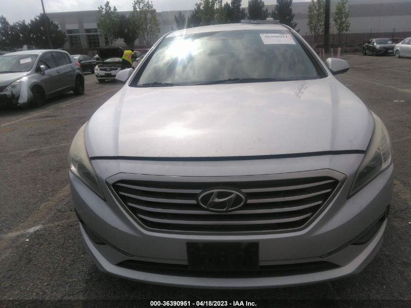 2015 HYUNDAI SONATA 2.4L SE - 5NPE24AF5FH033212