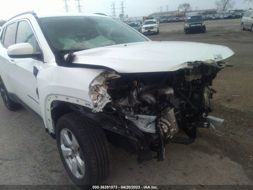 VIN 3C4NJDBB1KT807156 2019 JEEP COMPASS LATITUDE