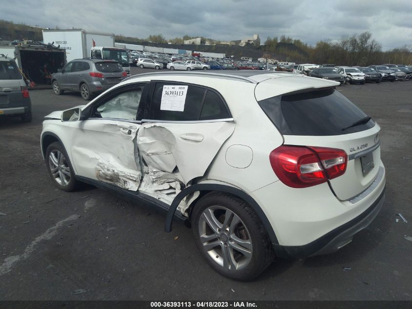 2015 MERCEDES-BENZ GLA-CLASS GLA 250 - WDCTG4GB7FJ185412