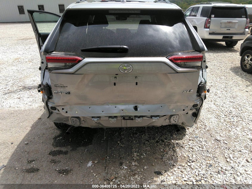 VIN 2T3W1RFV8NW221542 2022 TOYOTA RAV4 XLE