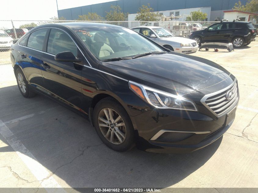 2017 HYUNDAI SONATA SE - 5NPE24AFXHH563596