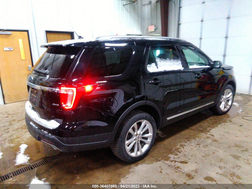 VIN 1FM5K8D83JGA13196 2018 FORD EXPLORER XLT