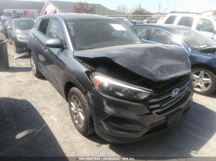 2017 HYUNDAI TUCSON SE - KM8J23A42HU565934