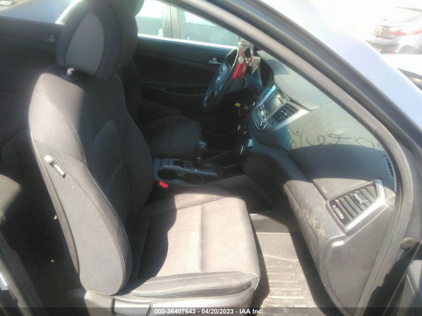 2017 HYUNDAI TUCSON SE - KM8J23A42HU565934