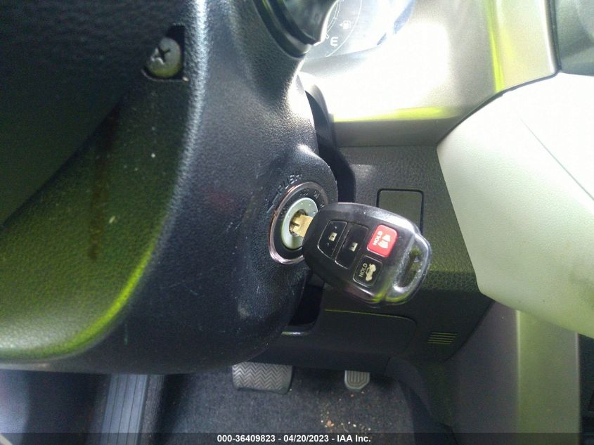 2013 TOYOTA RAV4 LE - JTMZFREVXD5009764