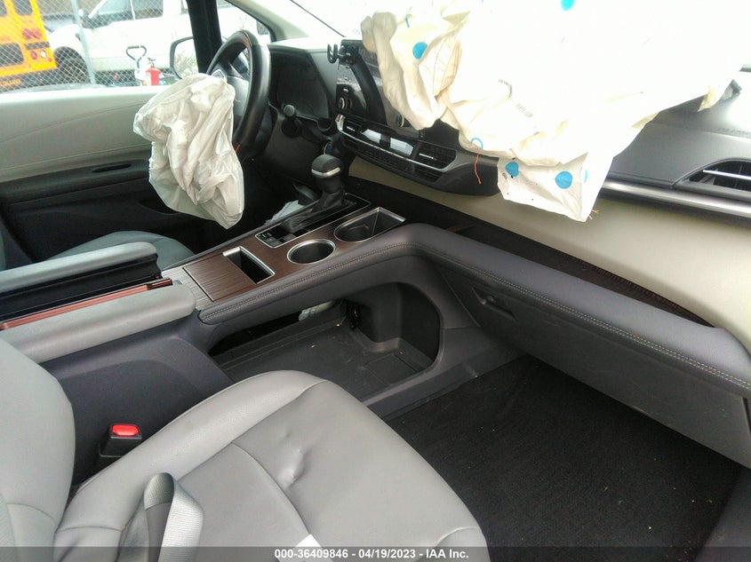 VIN 5TDYRKEC5NS107685 2022 TOYOTA SIENNA XLE