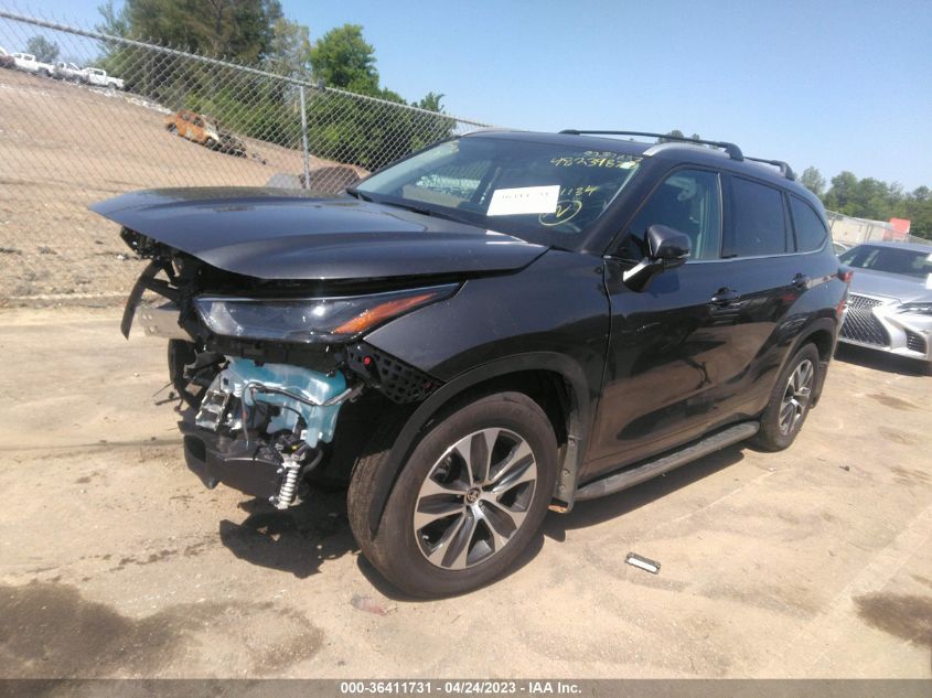2022 TOYOTA HIGHLANDER XLE - 5TDGZRAH5NS132527
