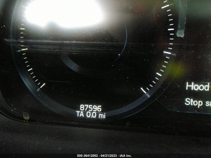 2016 VOLVO XC90 T6 MOMENTUM YV4A22PK8G1072065